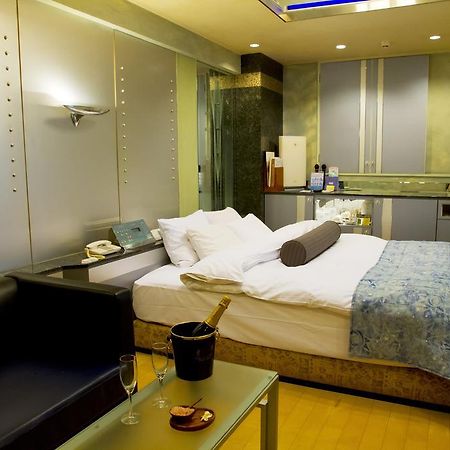 Hotel Grand Garden (Adults Only) يوكوهامَ الغرفة الصورة